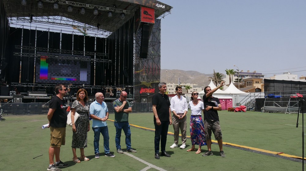 Manuel Cortés visita los últimos trabajos de montaje del The Juergas Rock Festival que arranca este miércoles