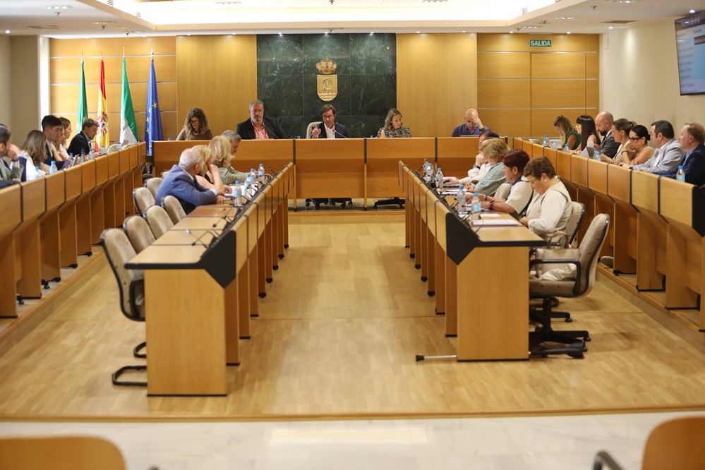 El Pleno respalda por unanimidad la adhesión al Programa de Agente Tutor para su implantación en los entornos escolares de El Ejido