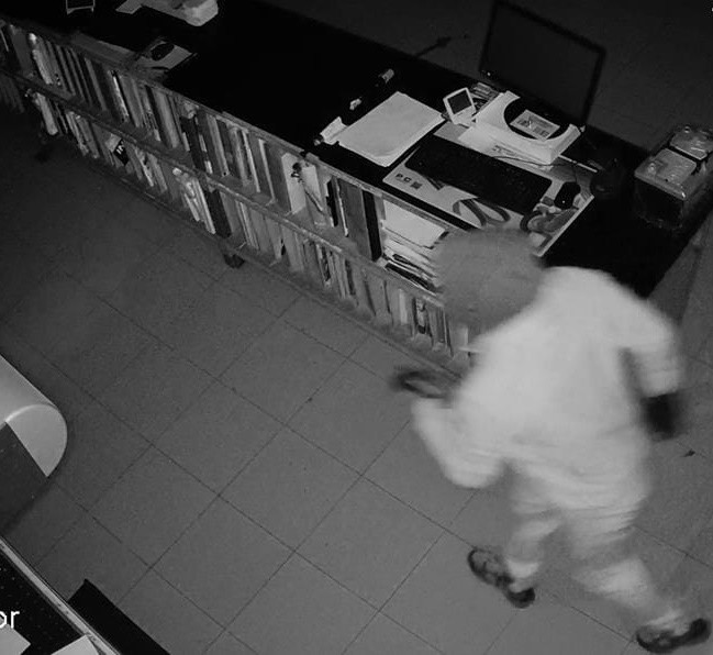La Guardia Civil detiene en Vícar al autor de dos robos en un comercio de recambios de automoción