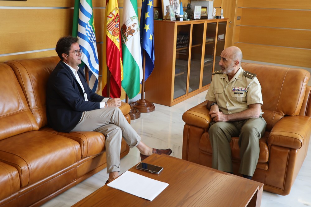 Góngora recibe al nuevo subdelegado de Defensa en Almería