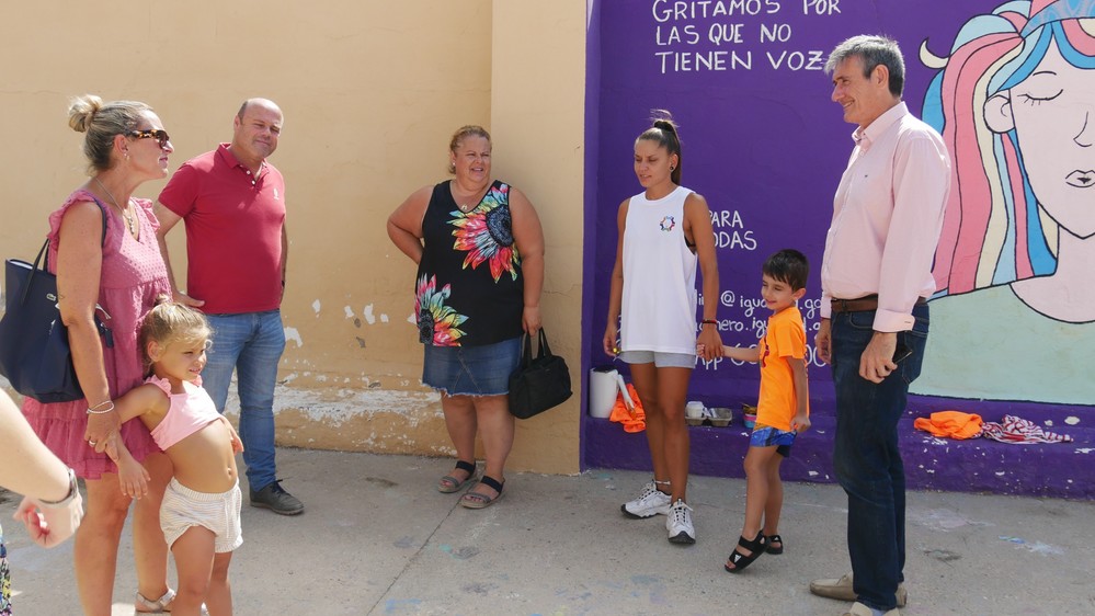 Manuel Cortés visita el I Campamento de Verano de la Asociación ‘Siempre Valientes’ de Adra