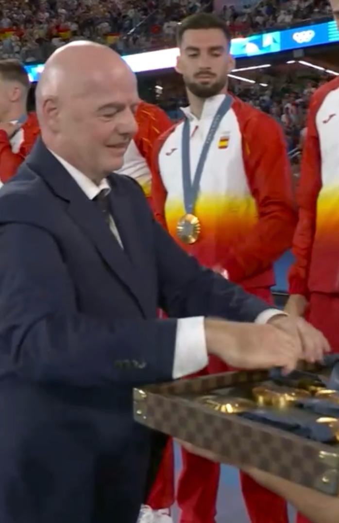 El roquetero Álex Baena consigue la medalla de oro olímpica con la selección de fútbol