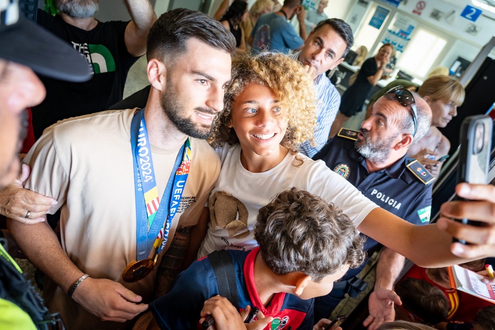 Álex Baena visita su natal Roquetas de Mar tras ganar la medalla de oro en los Juegos Olímpicos de París