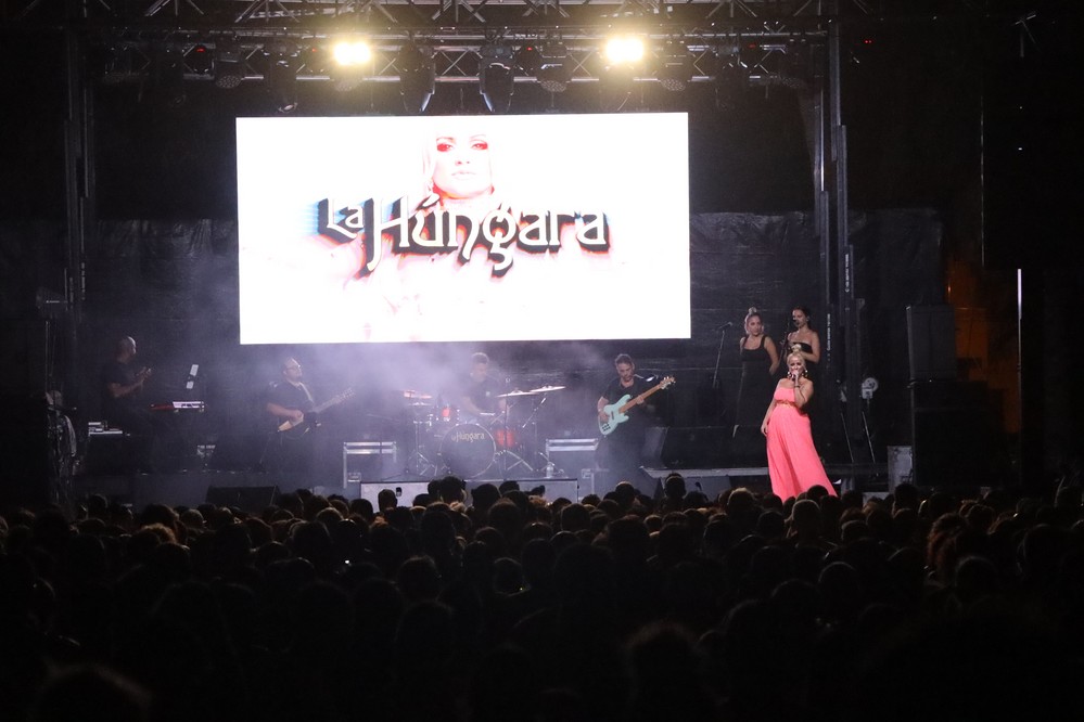 La Húngara encandila a más de 3.000 personas con su concierto en Balerma