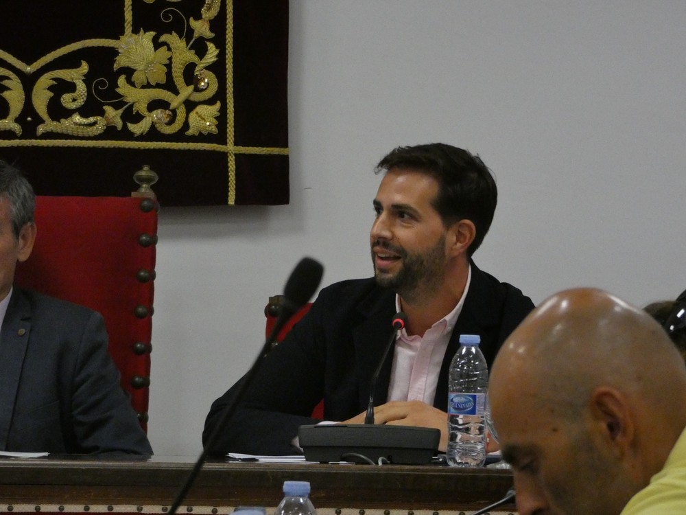 Adra actualiza su normativa de comercio ambulante y articula un protocolo de retirada de mercancía