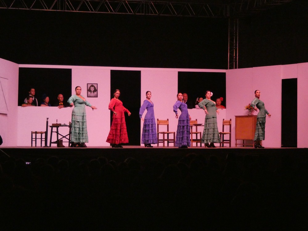 Lleno absoluto en la primera noche teatral de ADRASTEA en los eventos de la semana previa a la Feria de Adra de 2024