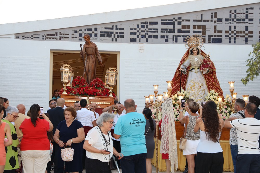 La Misa y la procesión de los patrones ponen el epílogo a las fiestas de San Agustín