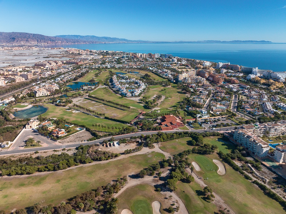 Turismo en Roquetas de Mar en julio: líder en Almería, la estancia media aumenta y se sitúa en el top 5 de Andalucía
