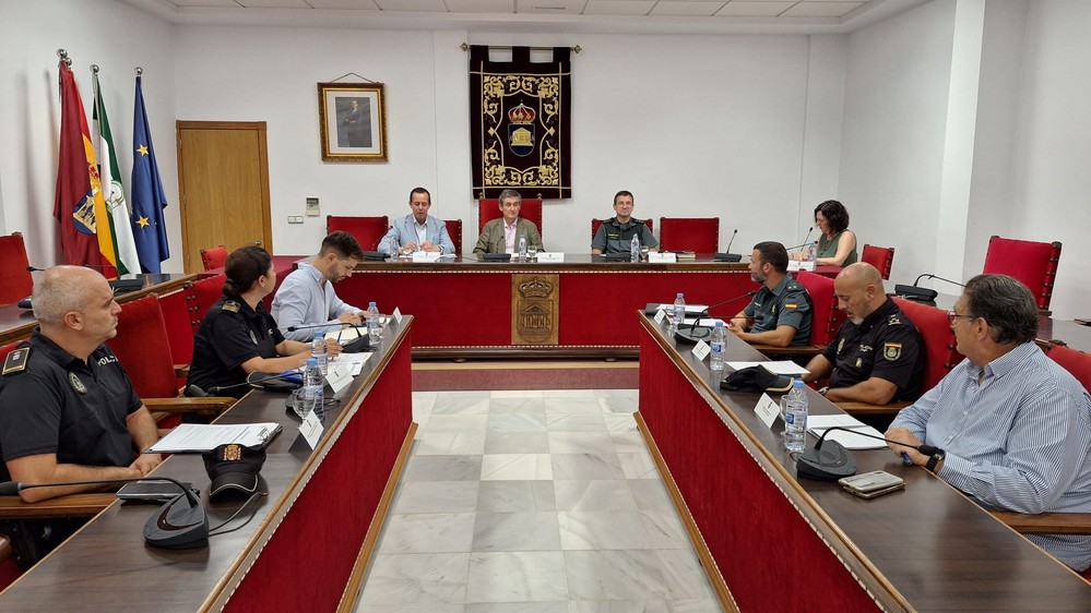 El subdelegado y el alcalde de Adra presiden la Junta Local de Seguridad  de las fiestas patronales