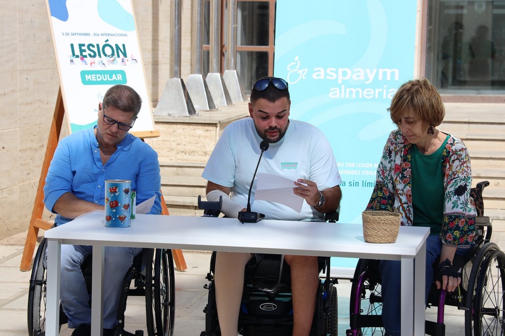 El Ejido se suma al Día Internacional de la Lesión Medular con la lectura de un manifiesto para lograr ‘Una vida sin límites’