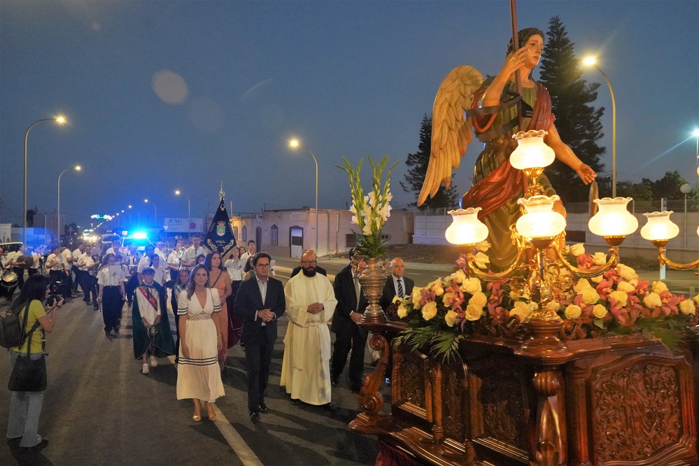 Pampanico finaliza sus fiestas con la celebración de la misa rociera y la procesión de San Rafael