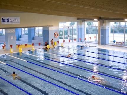 El Pleno aprueba la actualización de los precios públicos de la Piscina Municipal y los espacios complementarios