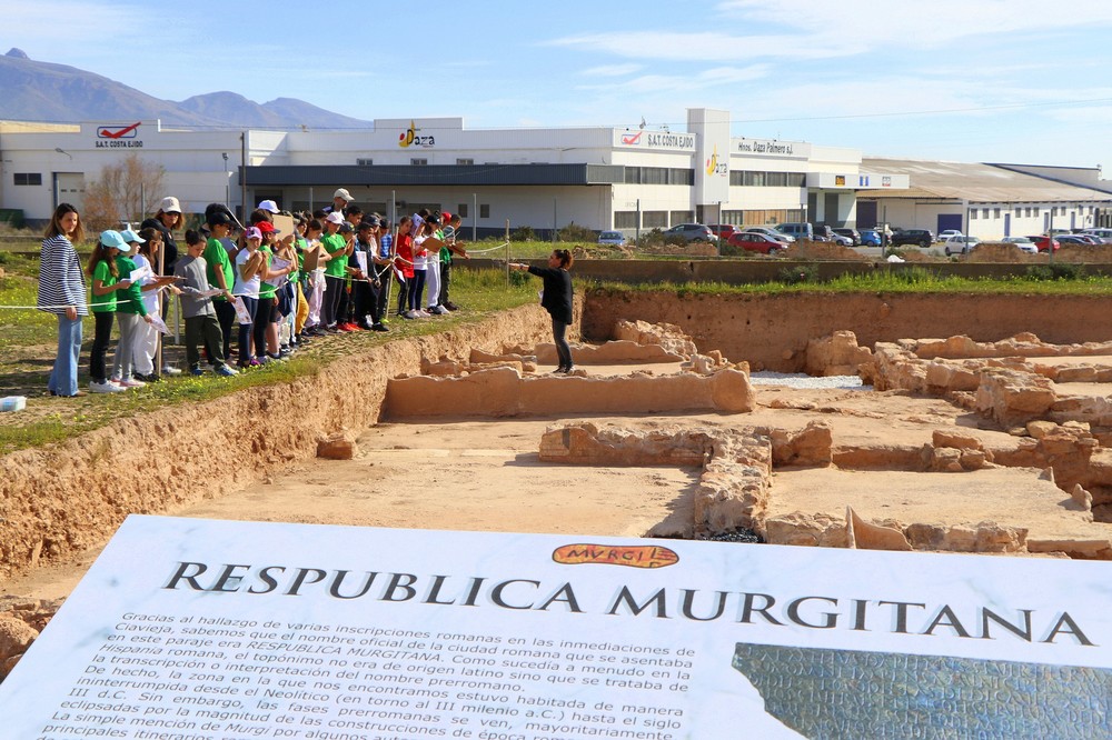 Cultura propone nuevas fechas para las visitas guiadas y talleres familiares coincidiendo con el inicio del curso que dan a conocer el Yacimiento Arqueológico de Ciavieja