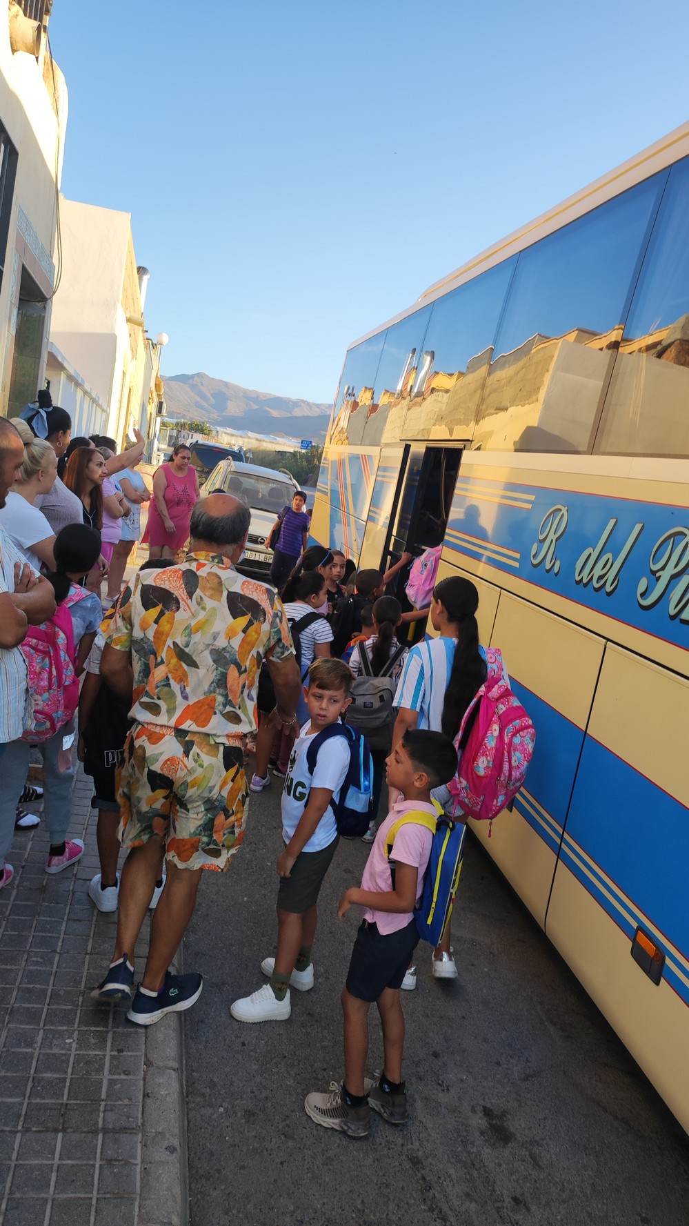El Ayuntamiento impulsa medidas contra el absentismo escolar entre los menores gitanos