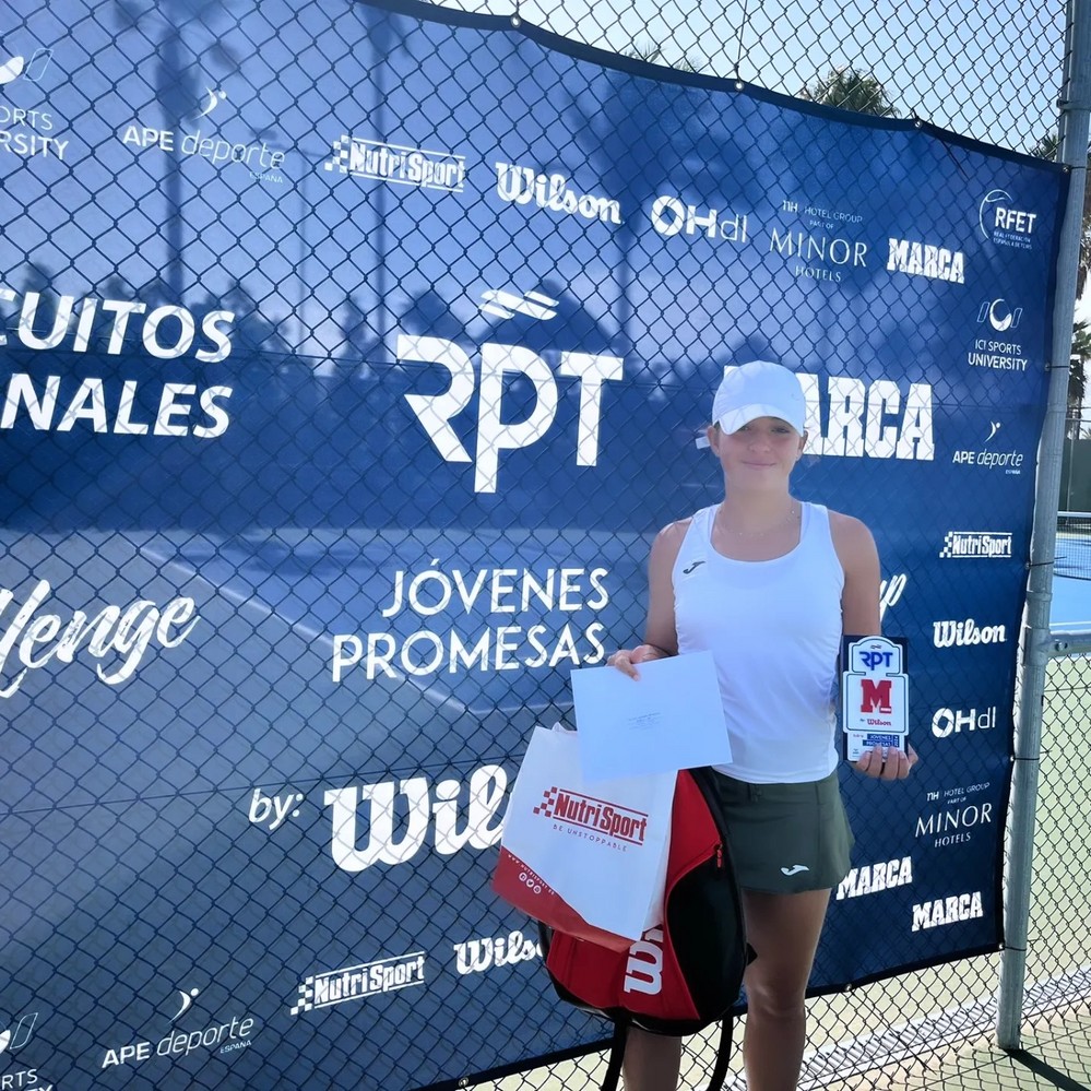 Paula Navarro, del CT El Ejido, campeona del Torneo Marca Sub-16