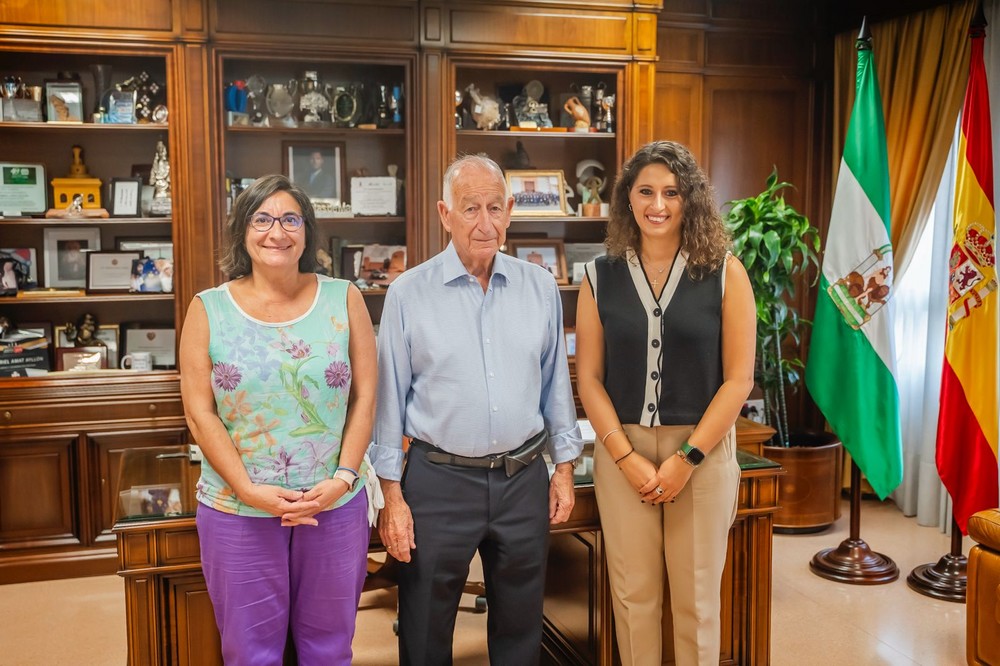 Roquetas de Mar y Asoal estrechan lazos para trabajar juntos a favor del colectivo personas sordas