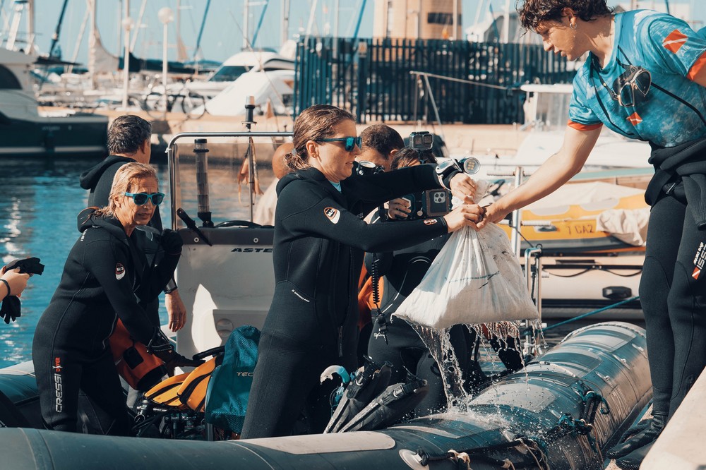 La Jornada de Limpieza de Fondos Marinos en Roquetas de Mar concluyen tras recoger 85 kilos de basura