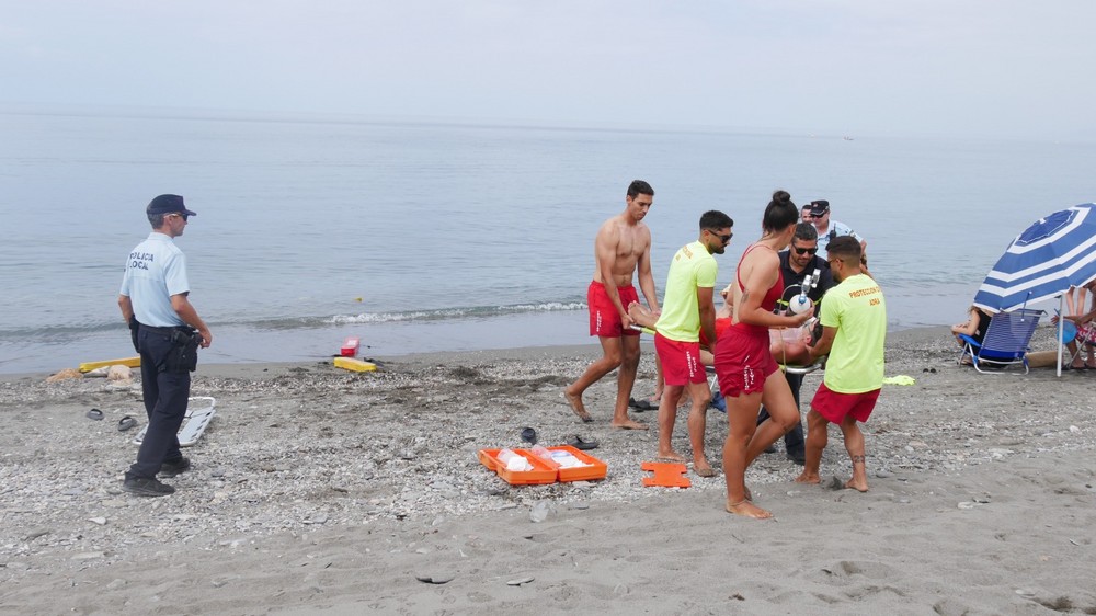 El Servicio de Protección Civil y Emergencias de Adra realiza casi 300 actuaciones en playas durante la época estival
