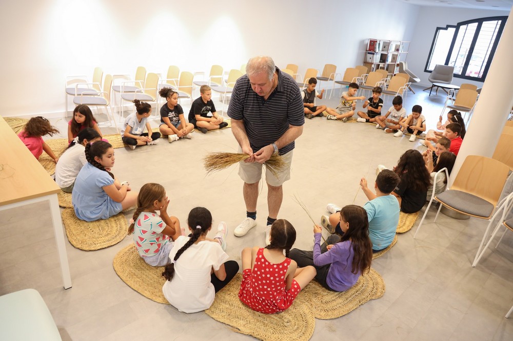 Arrancan los talleres escolares en el Centro de la Cultura Mediterránea bajo el nombre ‘Recuperando las tradiciones y emociones’