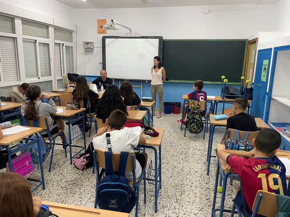 El Ayuntamiento de Adra inicia una campaña de concienciación al alumnado sobre el acoso escolar