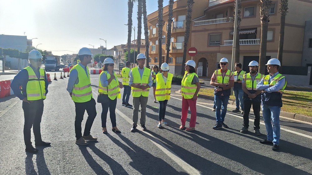 El subdelegado destaca el impulso a la movilidad sostenible en Balanegra gracias a la nueva travesía en la N-340a