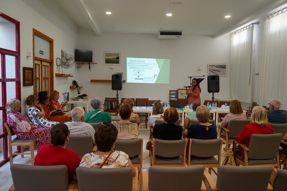 El Ejido celebra el Día Internacional de las Personas de Edad con charlas informativas, salidas culturales y un maratón de baile