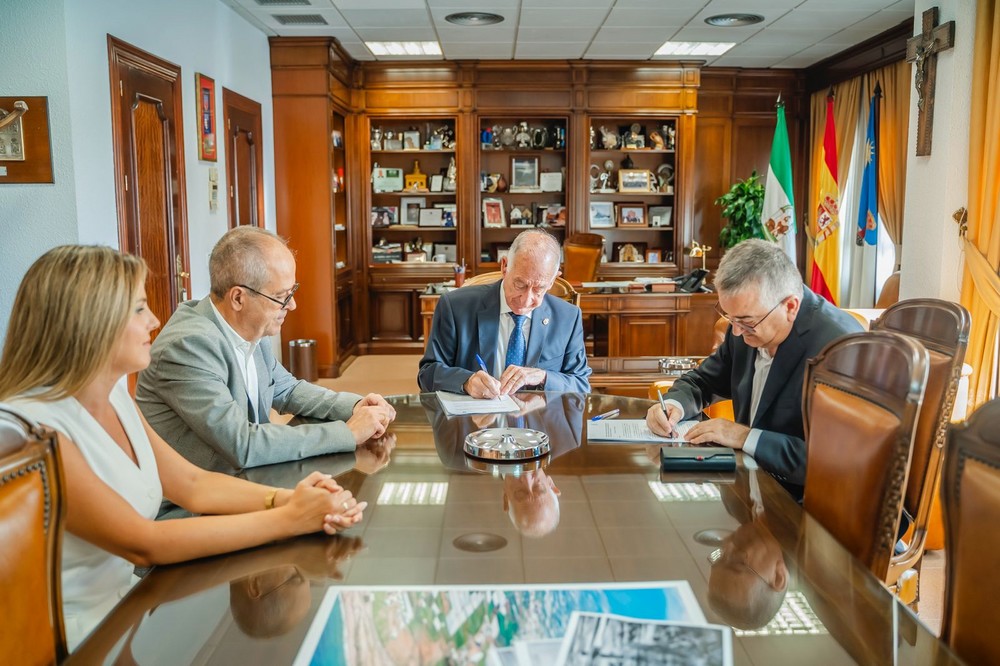 Entrega de subvención la Fundación Gabriel Cara Historia de Roquetas por un importe de 100.000 euros