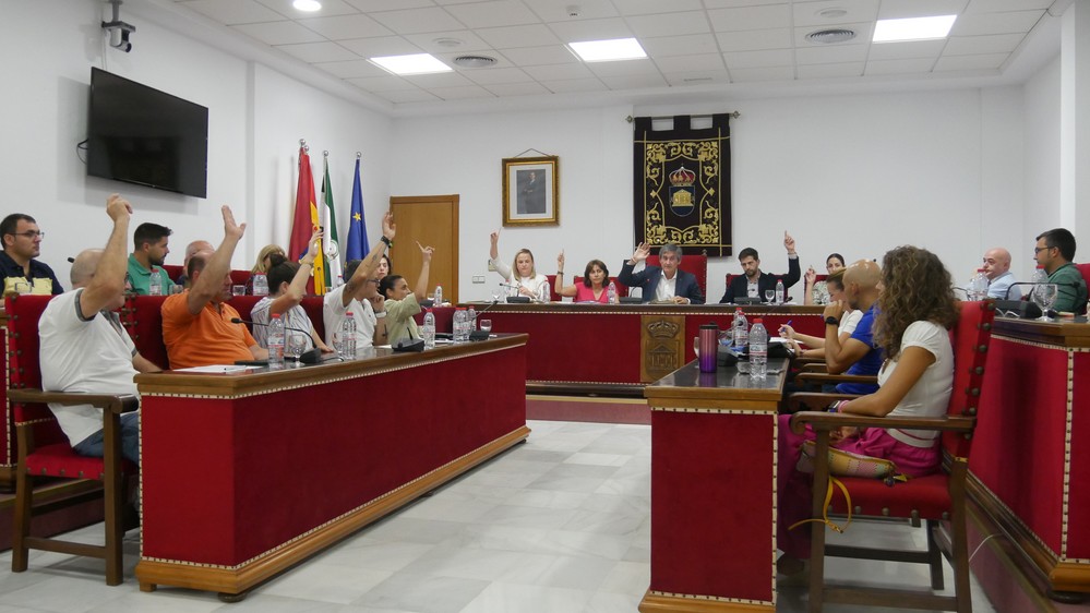 Adra aprueba nueva normativa para regular el uso del Salón Municipal y para terrazas y quioscos de hostelería