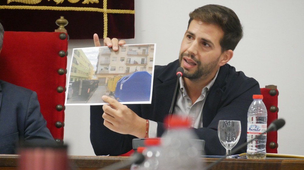 Adra apuesta por más personal, nueva maquinaria y concienciación para fortalecer el servicio de limpieza