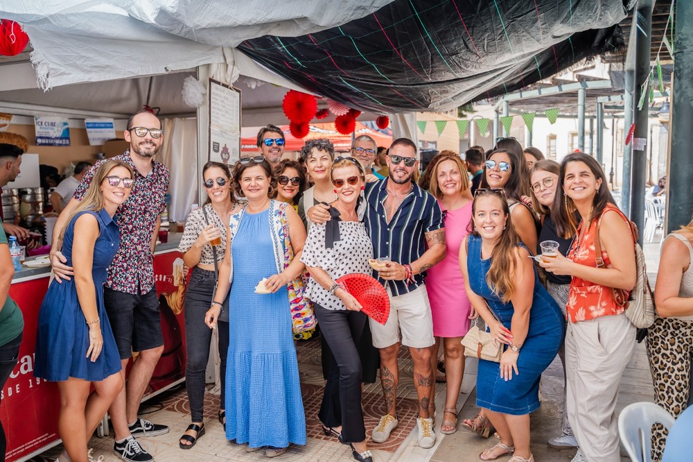 Roquetas inicia las  fiestas en honor a la Virgen del Rosario con buen ambiente y afluencia