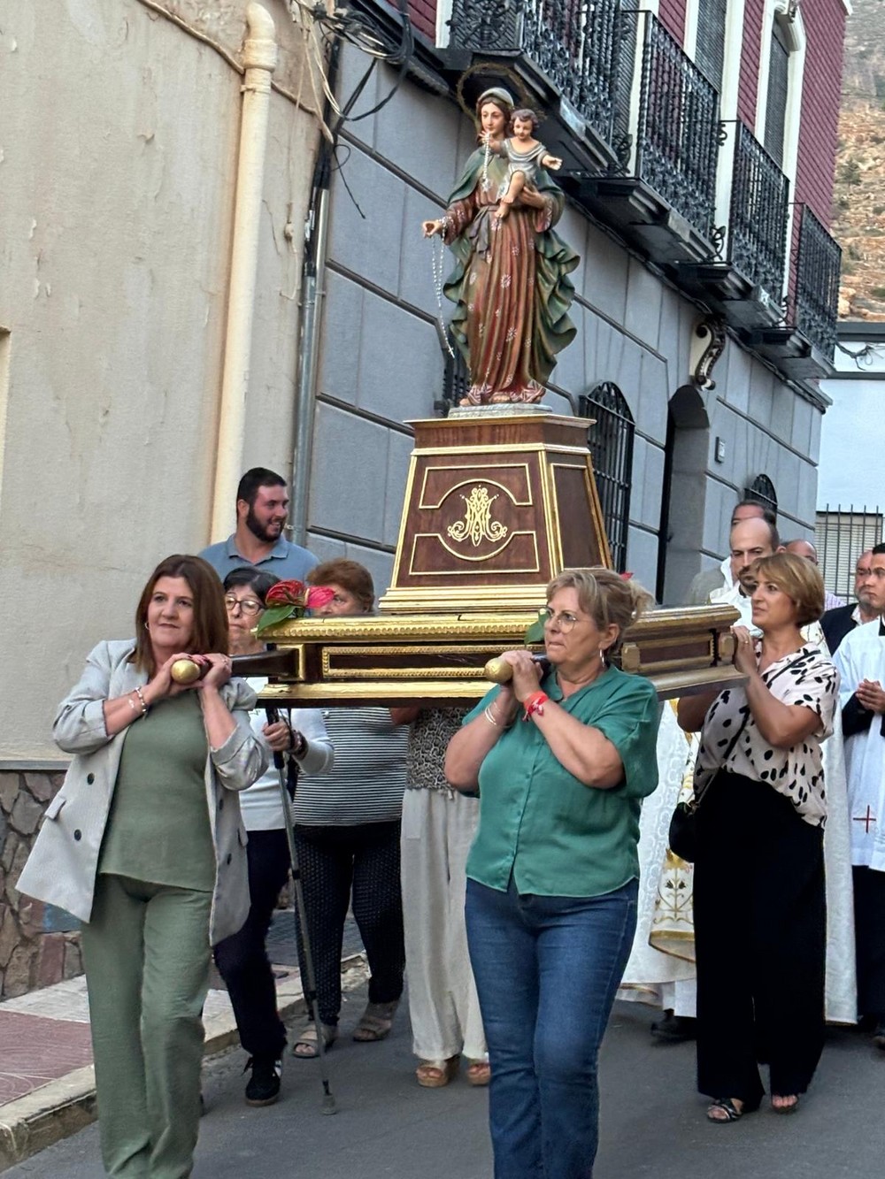 Celín celebra el Día de la Virgen del Rosario