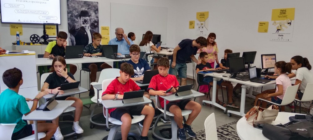 Jóvenes de Dalías completan el Campamento Digital