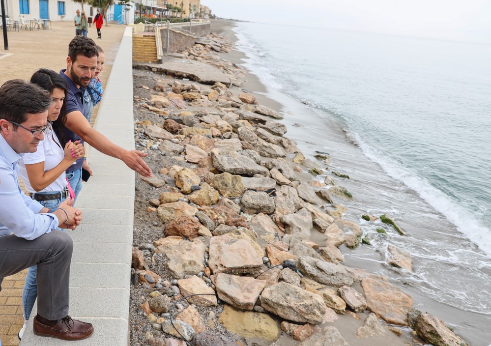 Góngora denuncia que el estudio sobre la solución definitiva para la playa de Balerma acumula un retraso de 13 meses y exige a Costas la adopción de acciones urgentes y estructurales