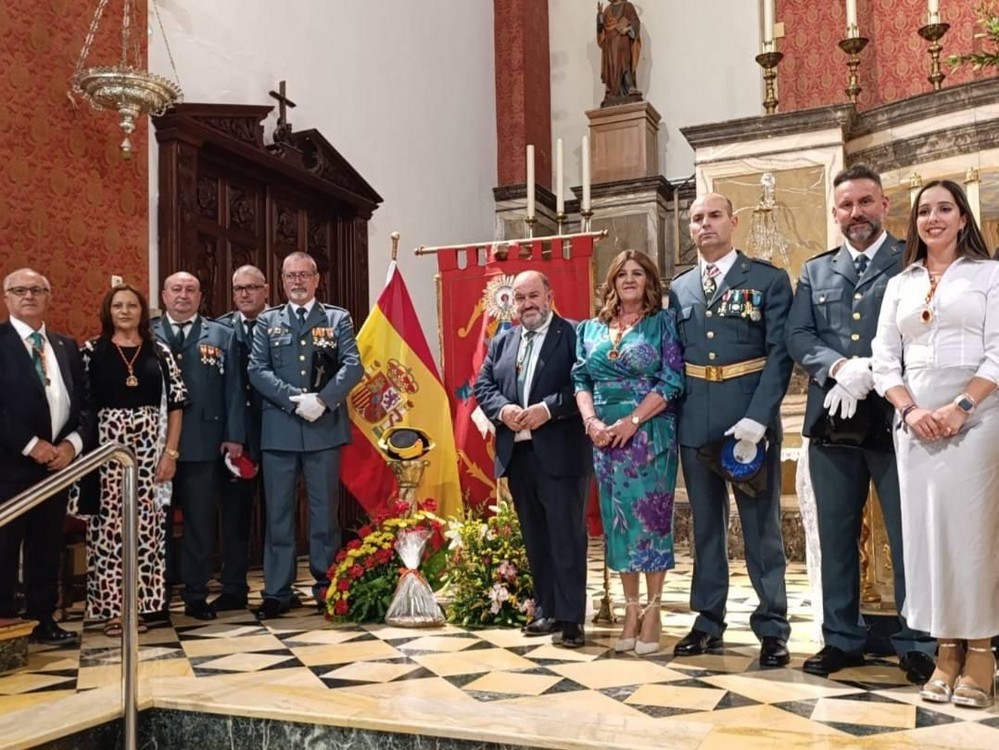 El Ayuntamiento de Dalías acompaña a la Guardia Civil en la celebración de la festividad de la Virgen del Pilar