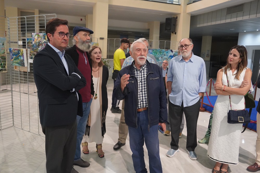 El Patio de Luces alberga una exposición del pintor almeriense Ginés Cervantes