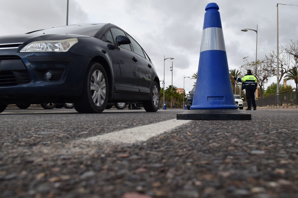 Cero distracciones en la campaña de la Policía Local de Vícar contra el uso del móvil al volante