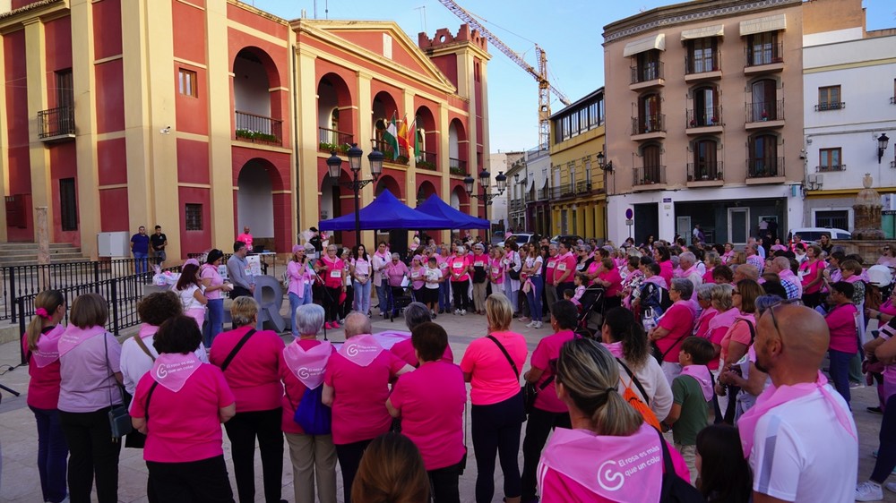 La décima marcha contra el cáncer de mama tiñe de rosa las calles de Berja