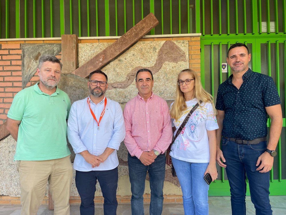 El sindicato Docentes por la Pública consigue que el Ayuntamiento de La Mojonera se comprometa a iniciar la contratación de conserjes en los centros educativos de la localidad