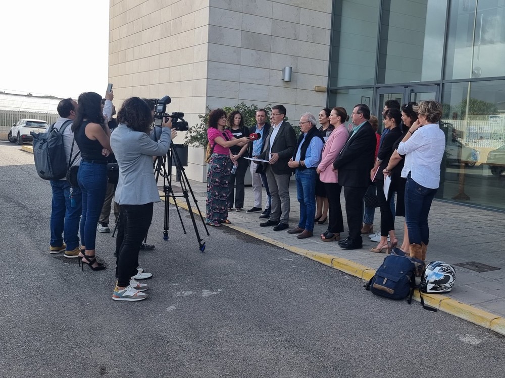 El PSOE de El Ejido pide a la Junta que desmantele las 30 aulas prefabricadas del municipio