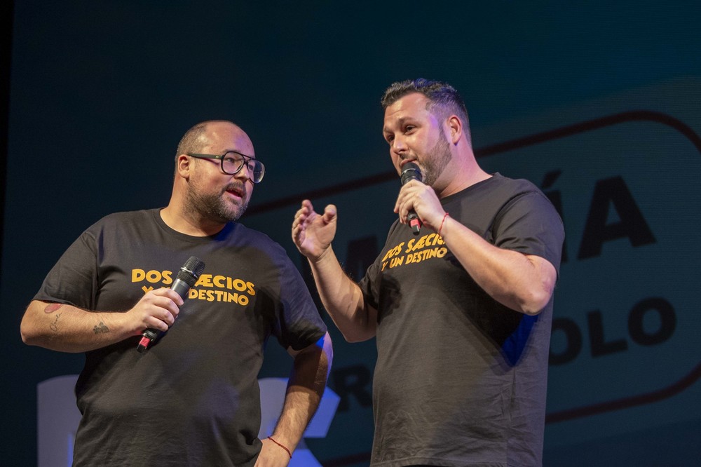 La propuesta de humor ‘Dos saecios y un destino’ llega este sábado al Teatro Auditorio de Roquetas de Mar