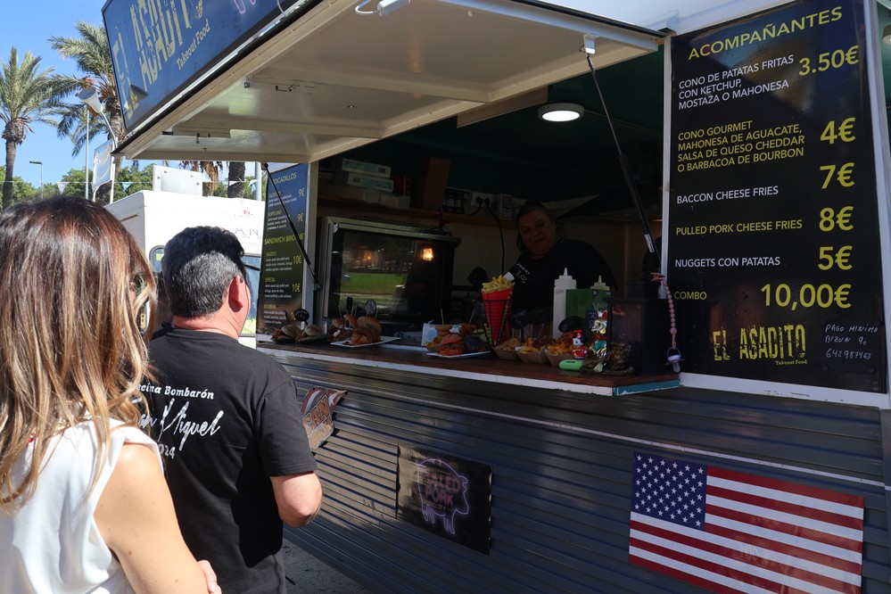El II Festival de Food Truck lleva gastronomía de todo el mundo a El Ejido