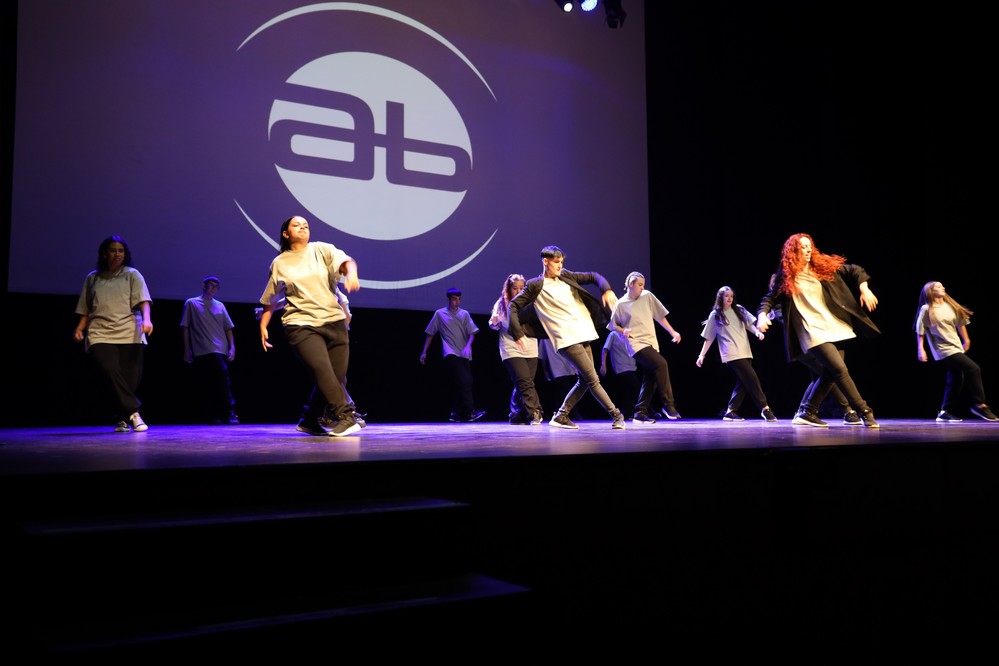 Solidaridad y música 'bailan' al ritmo del XIII Festival ‘Más que Danza’ de la asociación Vivir