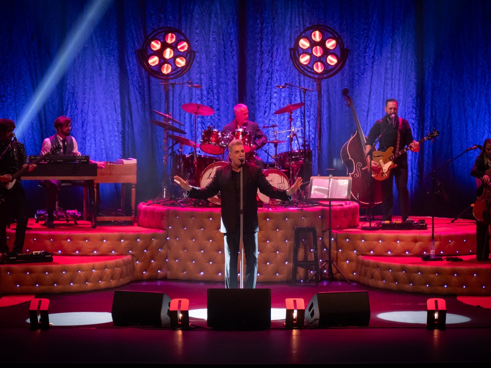 Loquillo fusiona música y poesía en un gran concierto de su gira ‘30 años de Transgresiones’ en Roquetas