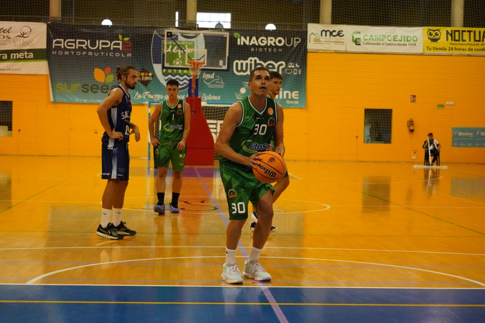 Fabián Cabrera devuelve la pasión por el baloncesto a El Ejido