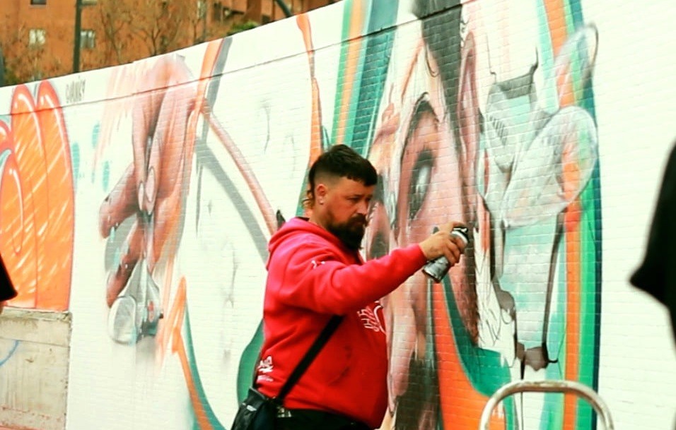 El artista Nauni, entre los ganadores del VI Concurso de Arte Urbano Enalta con su visión de la soledad no deseada