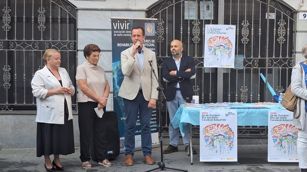 El subdelegado reconoce la labor de la asociación ‘Vivir’ en El Ejido en el Día del Daño Cerebral Adquirido