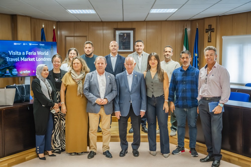 Cámara de Comercio y Ayuntamiento de Roquetas se unen en la World Travel Market de Londres para fortalecer el sector turístico del municipio