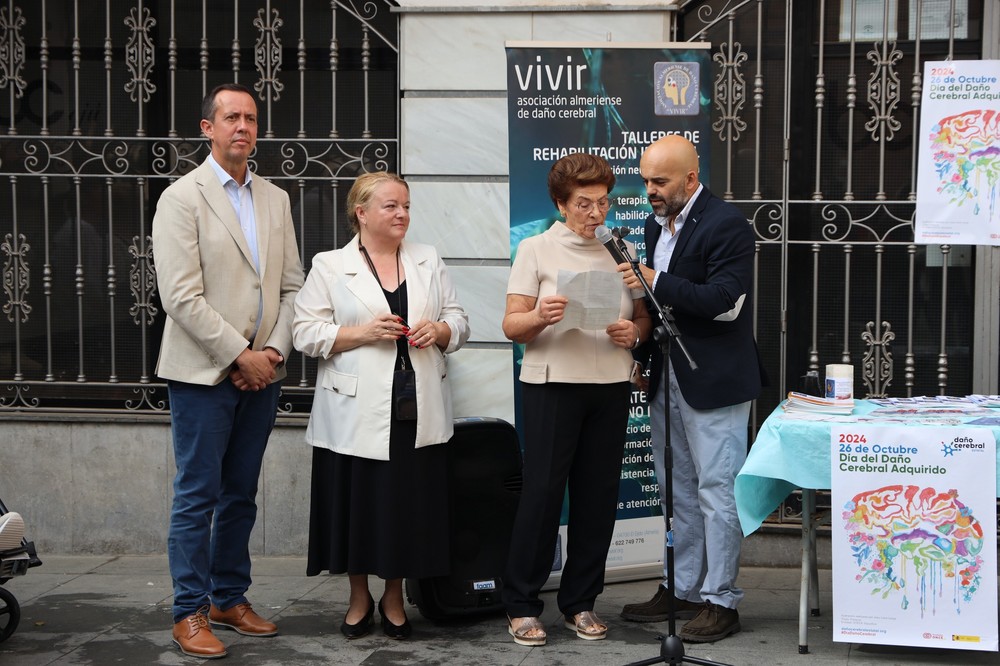 La plaza Párroco José Jiménez acoge la lectura del manifiesto con motivo del Día del Daño Cerebral Adquirido