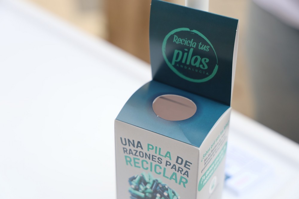 La campaña ‘Una Pila de Razones’ llega a El Ejido para concienciar sobre la importancia del reciclaje de los residuos de pilas y acumuladores