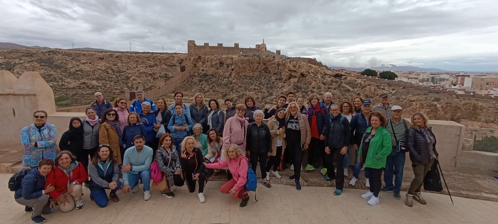 El sendero urbano ‘Almería de Cine´ del programa Adra en la Senda reúne a más de 30 personas en esta cita única